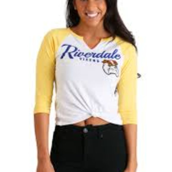 RIVERDALE Vixens Cropped 3/4 Sleeve Split Neckline Baseball Tee - Picture 4 of 8